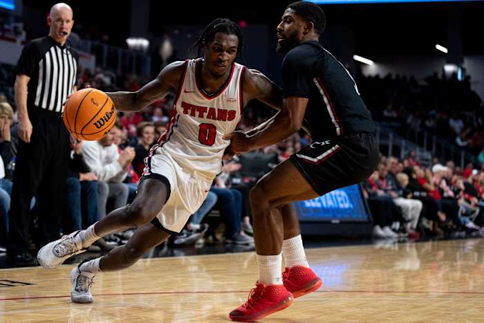 Antoine Davis drives in for a basket for Detroit Mercy.